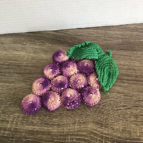 Vtg Handmade Crochet Grapes Trivet - Picture 1 of 10